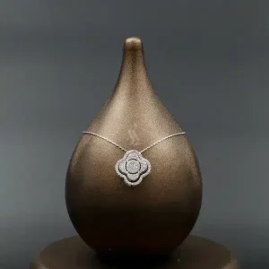 گردنبند نگین دار نقره زنانه - طرح گل چهار پر