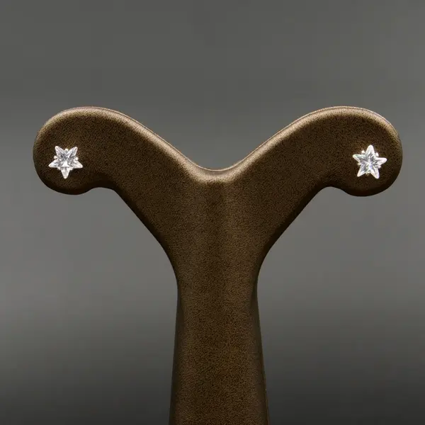 گوشواره نگین دار نقره زنانه - طرح ستاره | کد WE-49