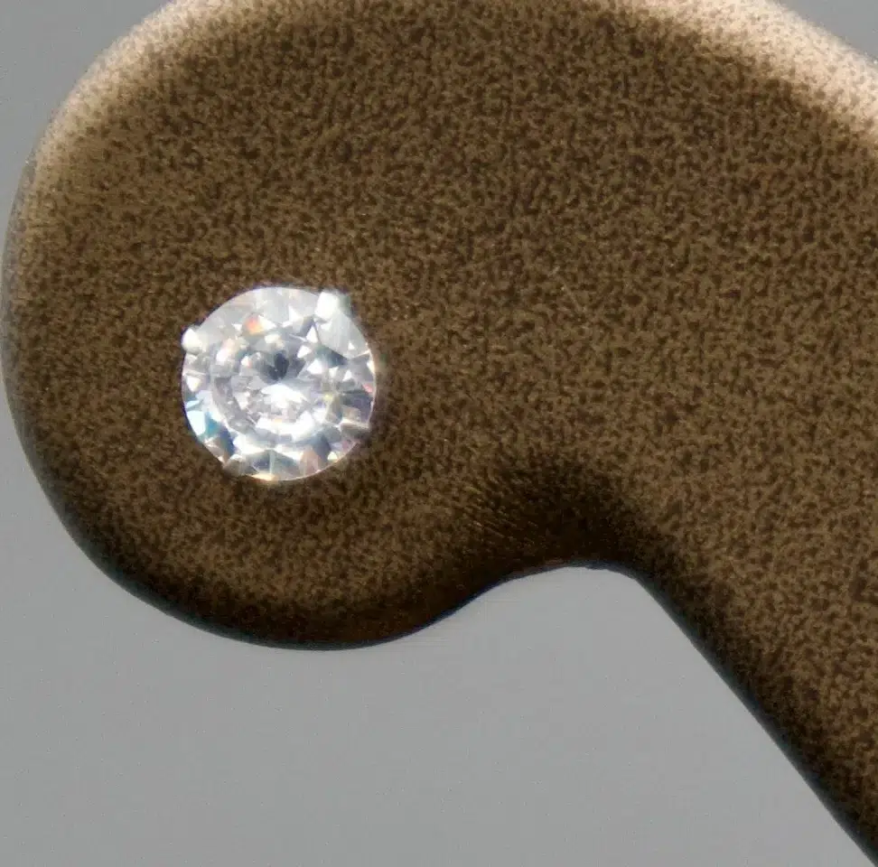 گوشواره تک نگین نقره زنانه - طرح الماس | کد WE-60