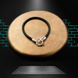 دستبند نقره و چرم با قفل دایره‌ای