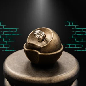 انگشتر نقره‌ای با طراحی مینیمال