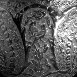 قلم گل و مرغ روی شکلات خوری نقره