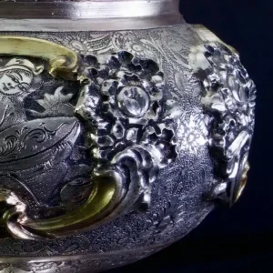 قلم گل برجسته روی شکلات خوری نقره