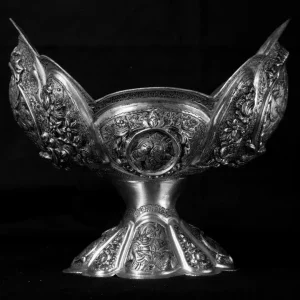 پس زمینه تاریک کشکول نقره