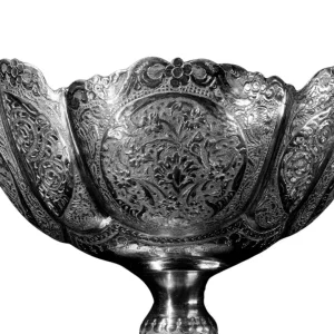 نمای نزدیک کشکول و آجیل‌خوری نقره اصفهان طرح گل و مرغ کد SK-6