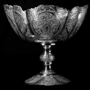 پس زمینه تاریک کشکول و آجیل‌خوری نقره اصفهان طرح گل و مرغ کد SK-6