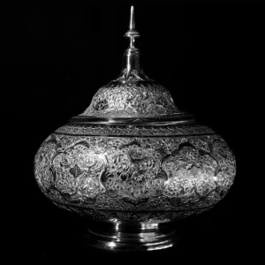 شکلات‌خوری تمام نقره گالری موذنی، هنر قلم‌زنی سنتی ایران