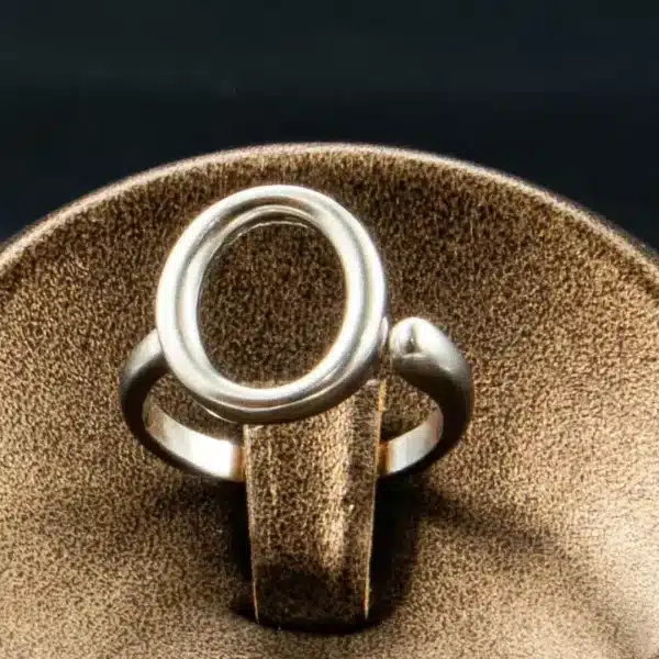 انگشتر نقره مینیمال طرح حلقه باز کد WR-128 نمای نزدیک