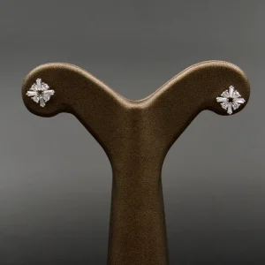 گوشواره نگین دار نقره زنانه - طرح الماس - مربعی