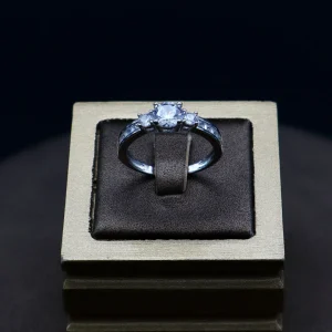 انگشتر نگین دار نقره زنانه - سولیتر