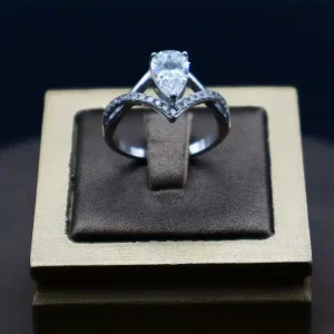 انگشتر نگین دار نقره - زنانه