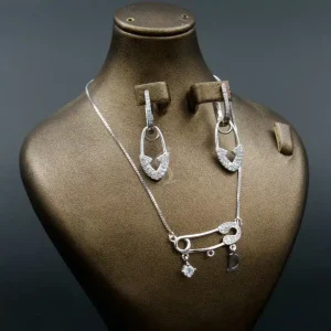 نیم ست نگین دار نقره زنانه - طرح سنجاق