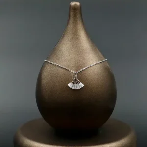 گردنبند نگین دار نقره زنانه - طرح لوتوس