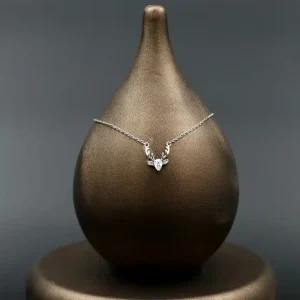 گردنبند نگین دار نقره زنانه - طرح گوزن