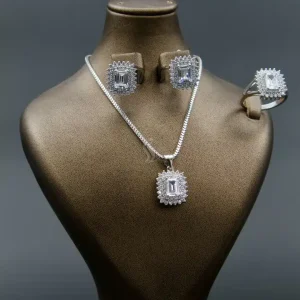 نیم ست نگین دار نقره زنانه - طرح مربع