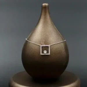 گردنبند نگین دار نقره زنانه - طرح مربعی