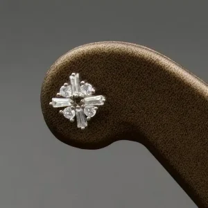 گوشواره نگین دار نقره زنانه - طرح الماس - مربعی