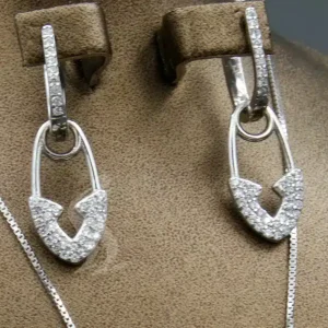 نیم ست نگین دار نقره زنانه - طرح سنجاق