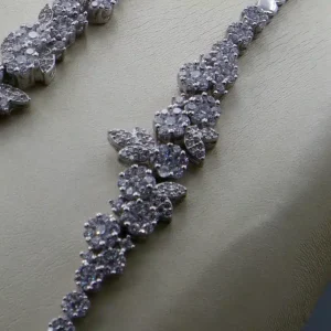 سرویس نگین دار زنانه نقره - طرح گل