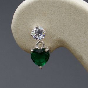 گوشواره نگین دار نقره زنانه - طرح قلب زمرد