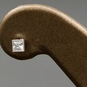 گوشواره نگین دار نقره زنانه - میخی - طرح مربع