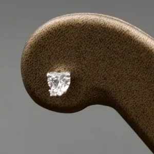 گوشواره نگین دار نقره زنانه - میخی - طرح الماس سفید - قلبی