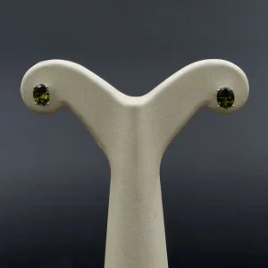 گوشواره نگین دار نقره زنانه - میخی - تک نگین طرح زمرد