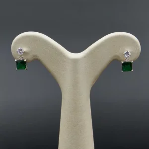 گوشواره نگین دار نقره زنانه - میخی - تک نگین طرح زمرد