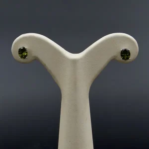 گوشواره نگین دار نقره زنانه - میخی - تک نگین طرح زمرد