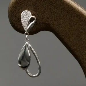 گوشواره نگین دار نقره زنانه - میخی - طرح گلبرگ